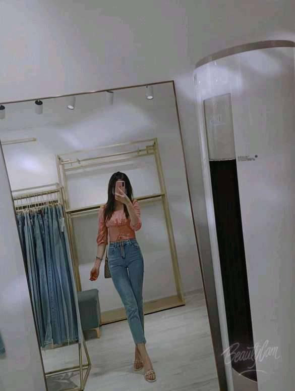 非常年轻乖巧的妹子